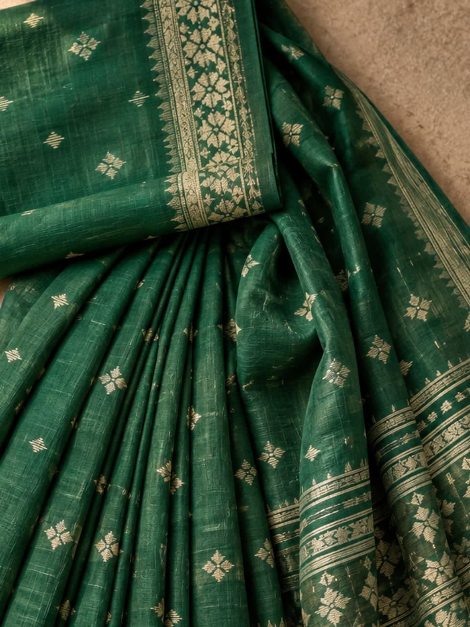 Jamdani Sharee — Emerald — fabric and stitching detail
